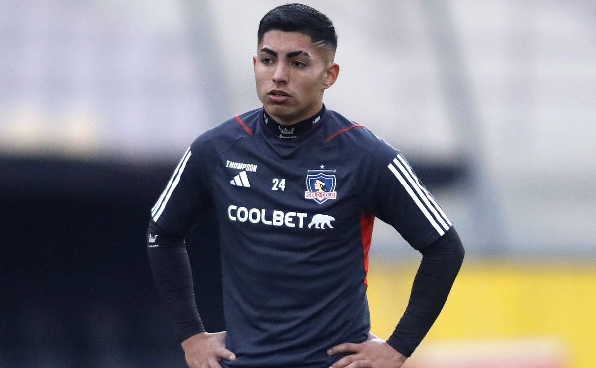 Aníbal Mosa mantiene viva la opción de Jordhy Thompson en Colo Colo: “Errores del pasado”
