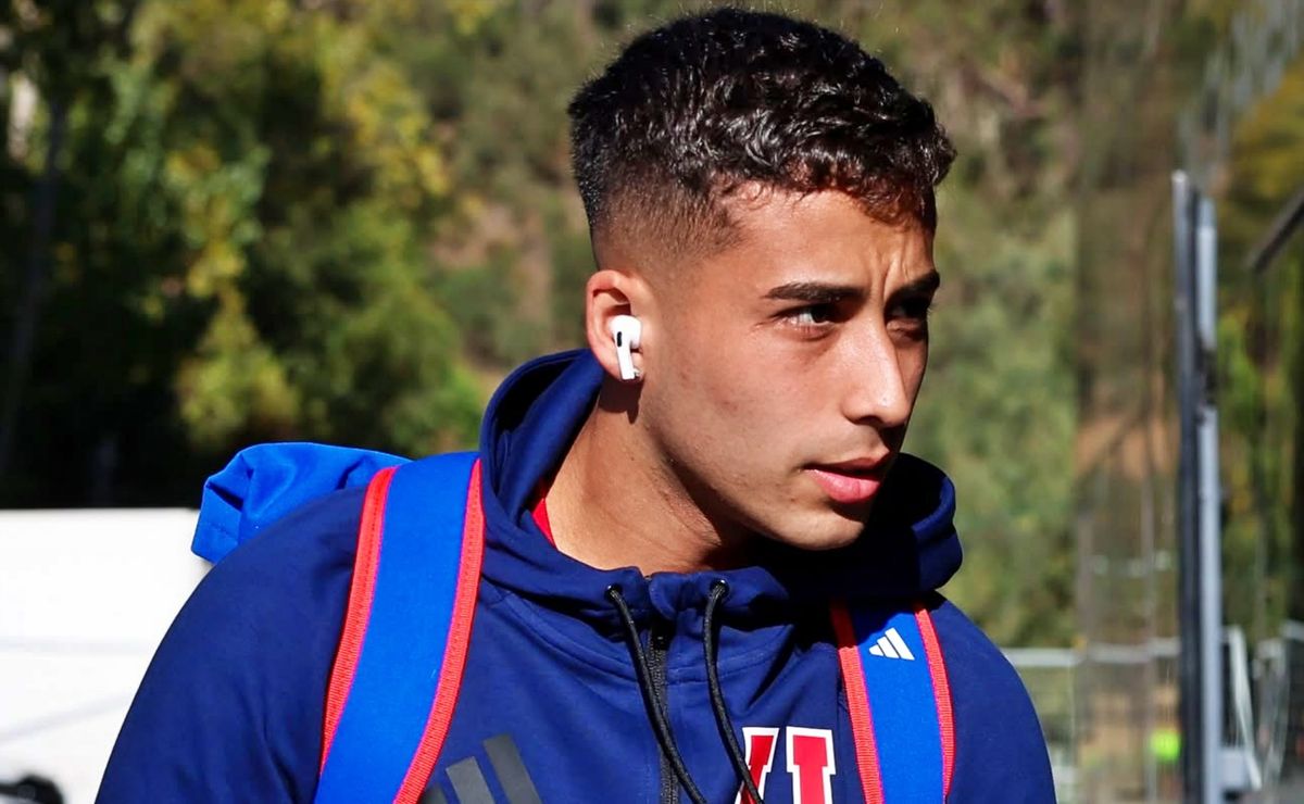 La decisión que tomó Lucas Assadi en U de Chile tras otra vez ser ninguneado por Fernando Gago