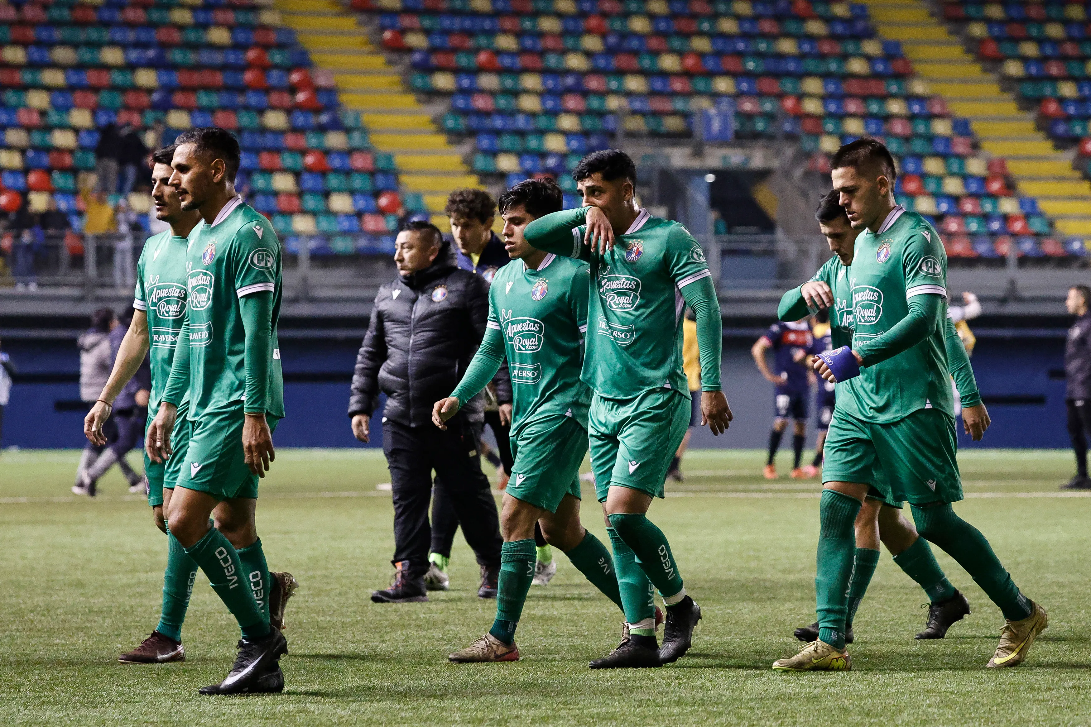 Audax Italiano cerró la primera rueda complicado en el fondo y sin DT, por lo que se armarán por completo para evitar el descenso. Foto: Photosport.
