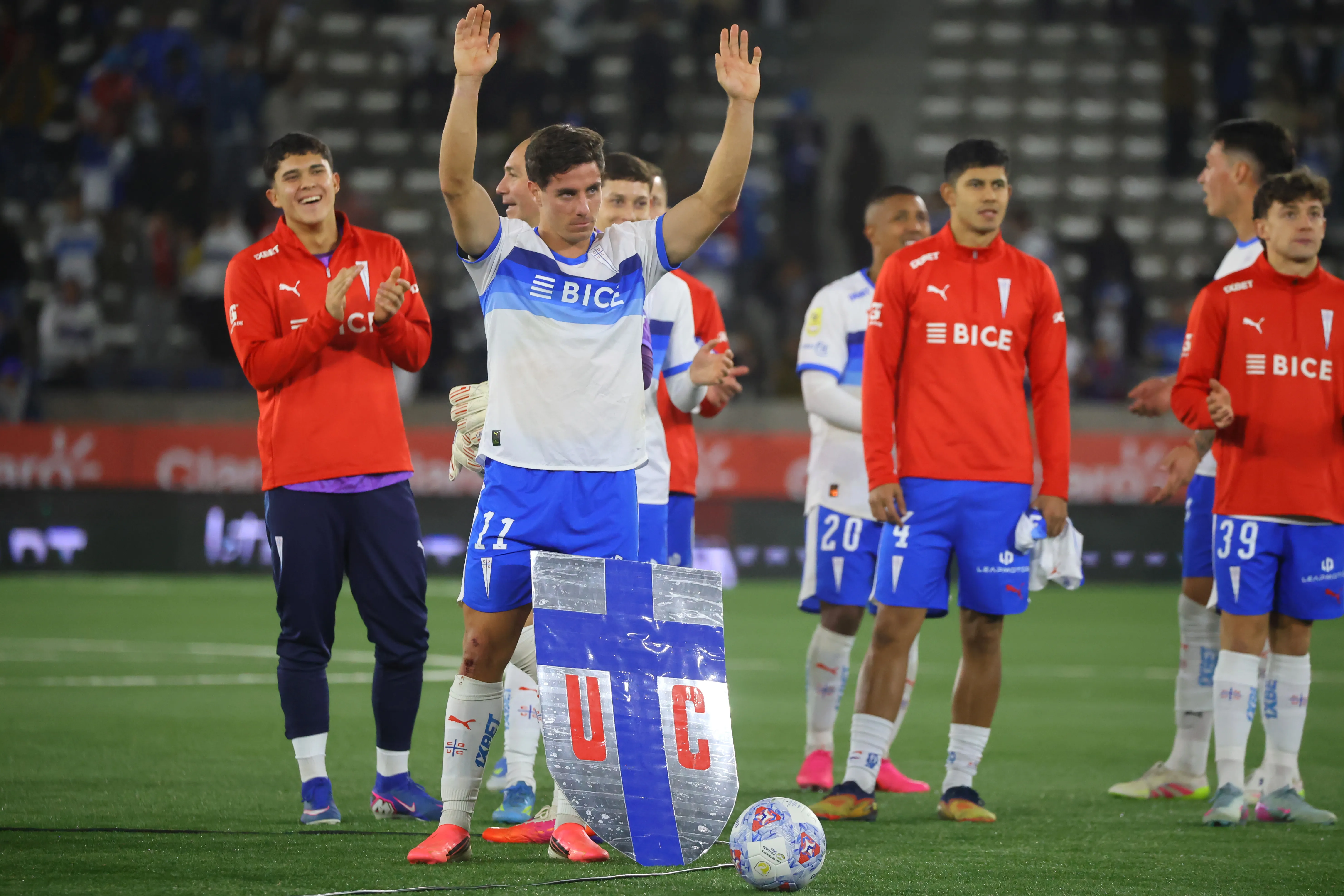 Clemente Montes será intervenido en Universidad Católica por una lesión. Foto: Photosport.