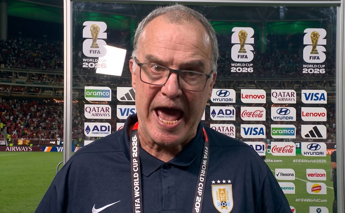 Marcelo Bielsa furia en Uruguay: se despide del Mundial 2026 a gritos con camarógrafo y periodista