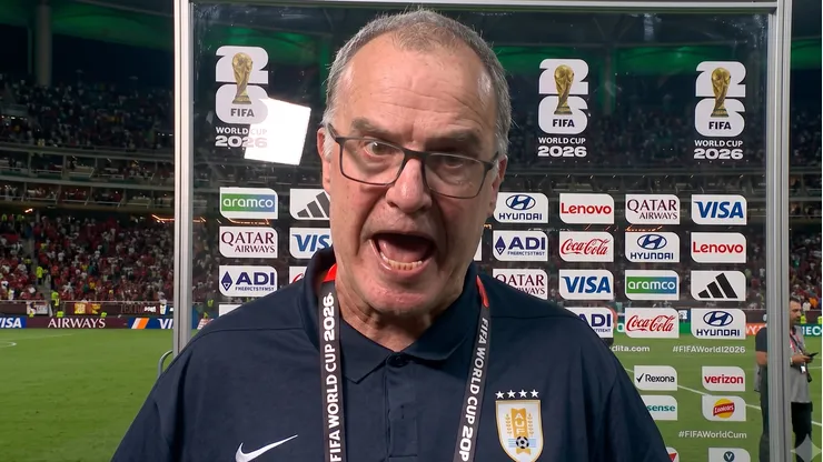 Marcelo Bielsa terminó furioso luego de quedar eliminado del Mundial con Uruguay.