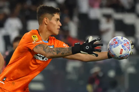 Con 19 años el arquero de Huachipato suma 16 partidos y cuatro arcos en cero – Photosport