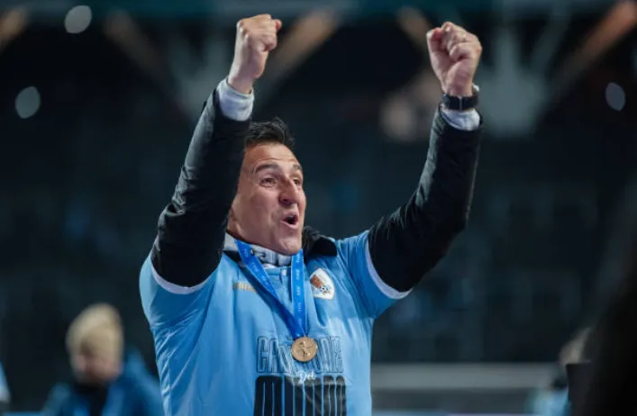 Marcelo Broli festeja el título mundial Sub 20 obtenido al mando de Uruguay. (Getty Images).