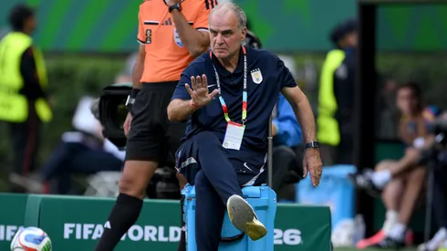 Marcelo Bielsa se queda sin trabajo tras eliminación de Uruguay.
