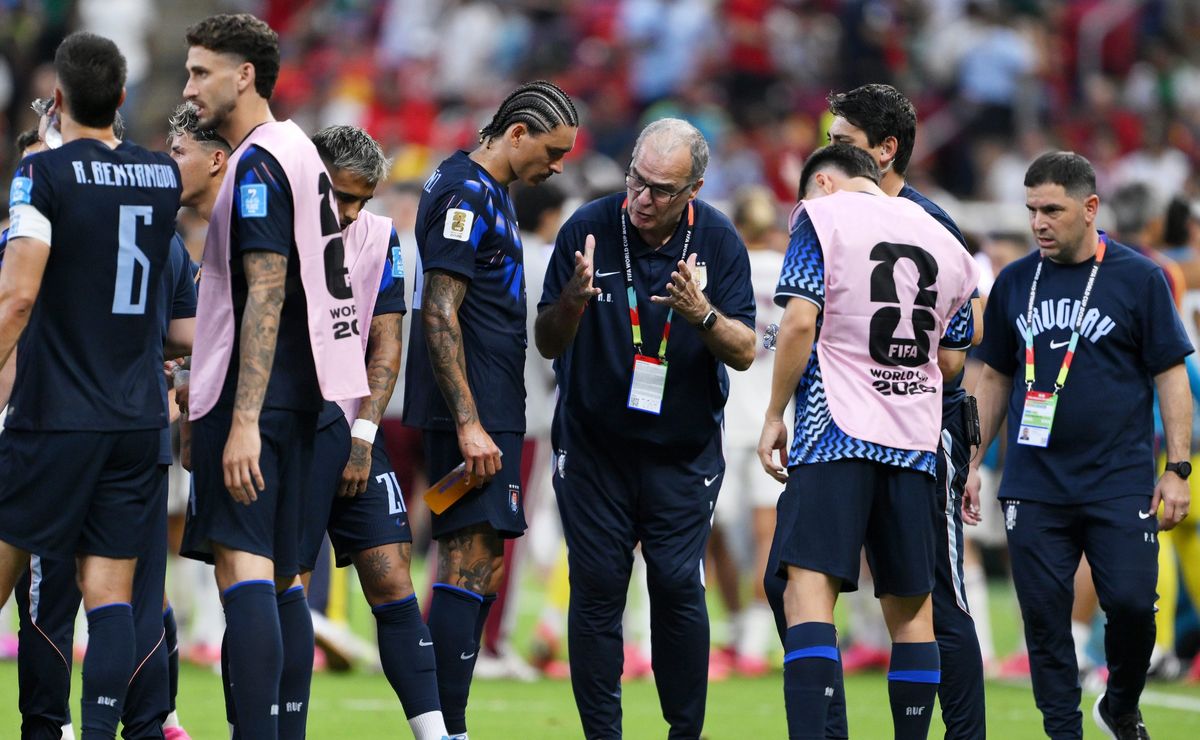 La era Bielsa deja la grande: así fue el duro castigo a jugadores de Uruguay tras adiós al Mundial 2026