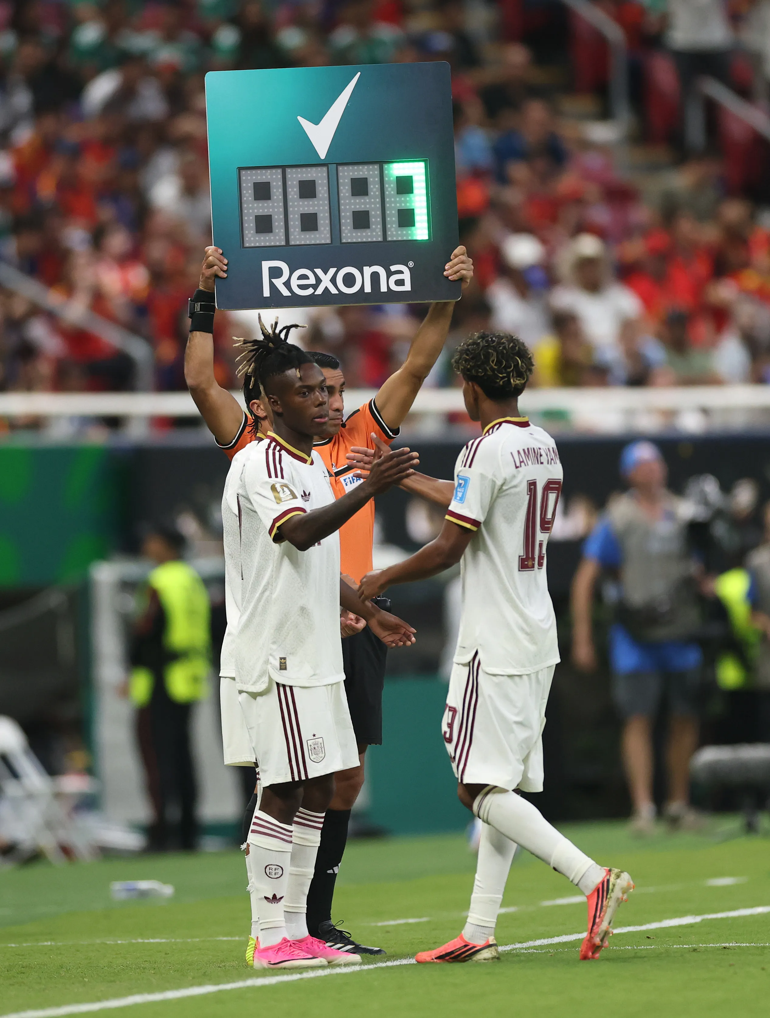 Nico Williams reemplazó a Lamine Yamal ante la Celeste. (Carl Recine/Getty Images).