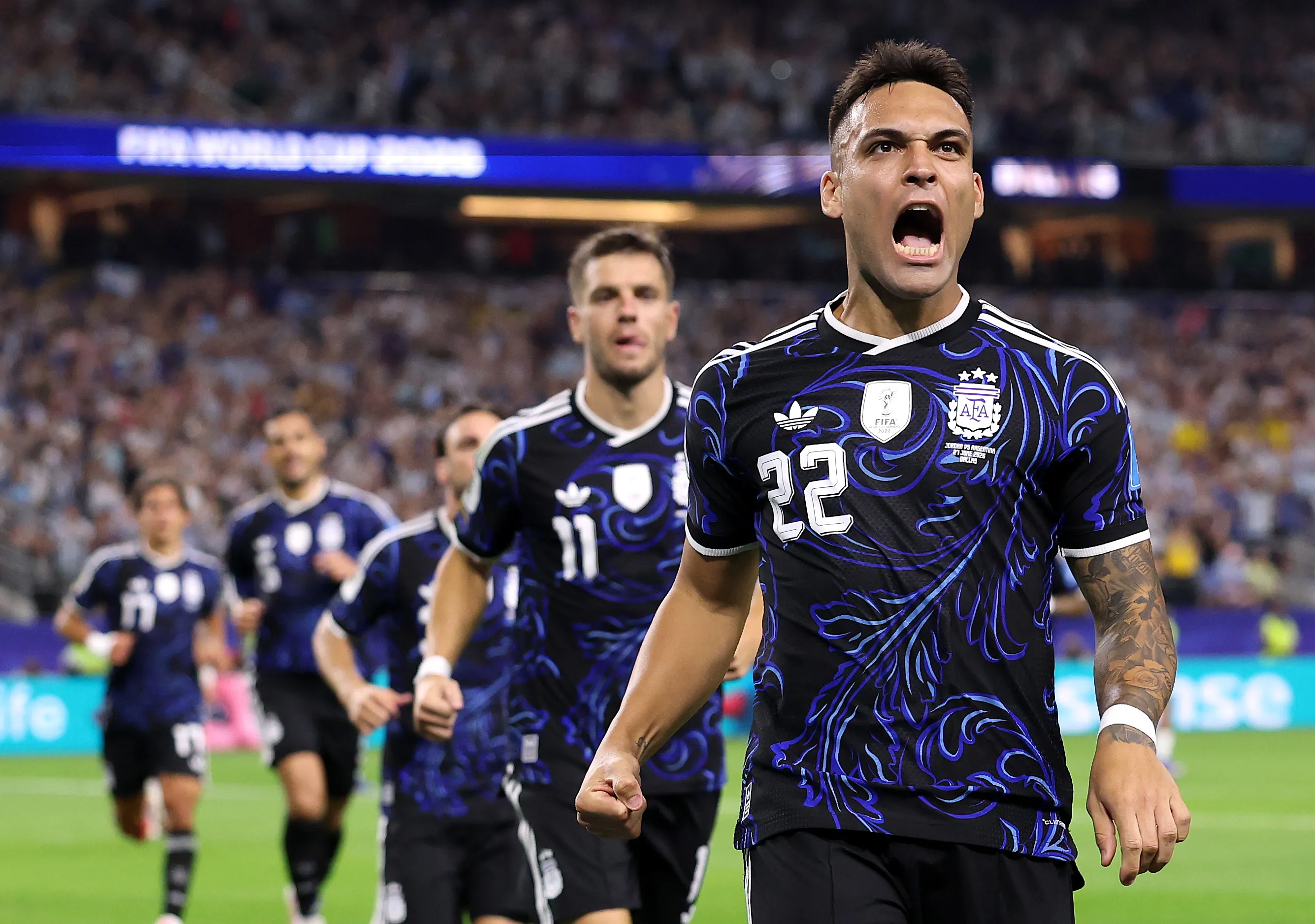 Lautaro Martínez marcó de penal para Argentina. (Photo by Luke Hales/Getty Images)