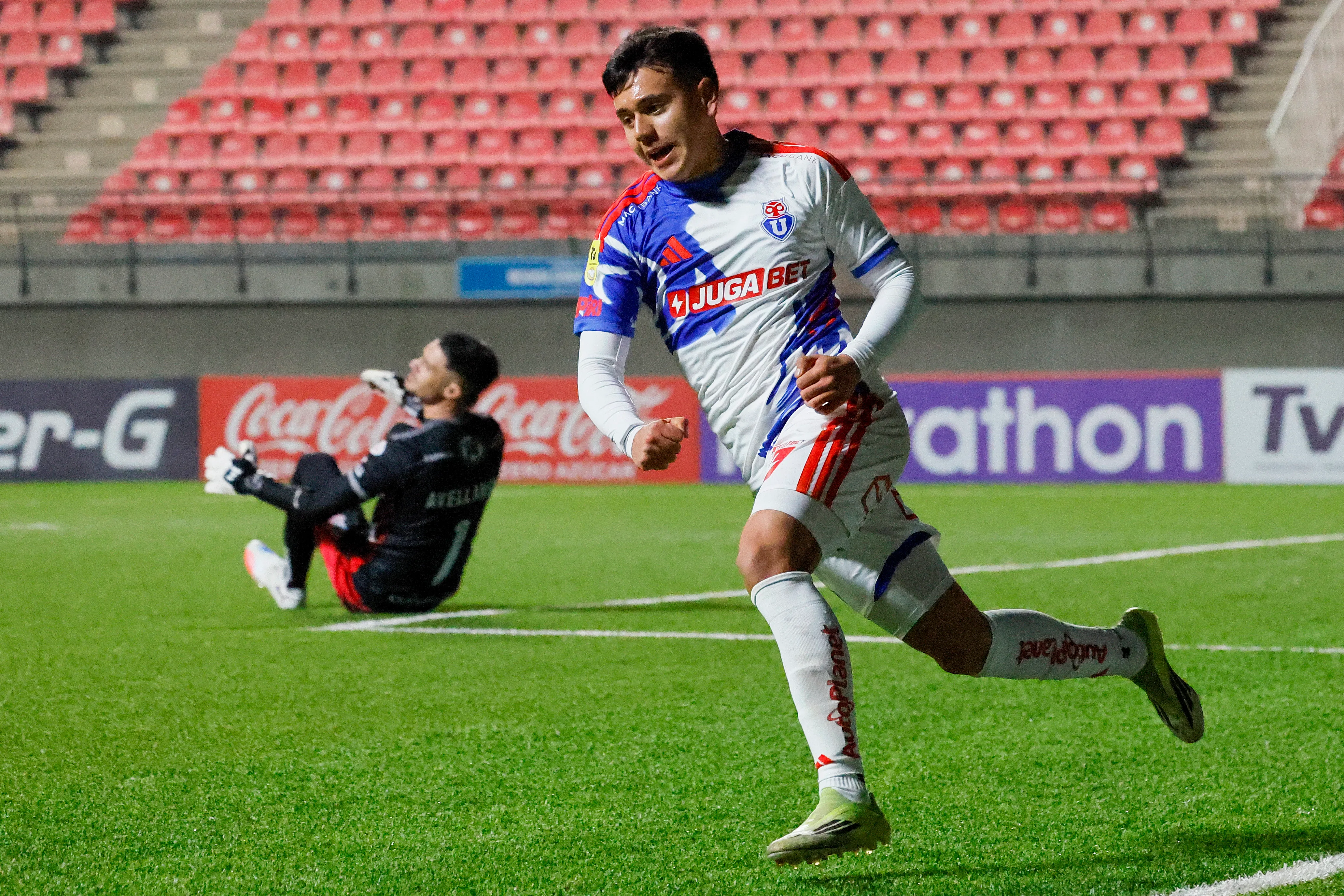 Ignacio Vásquez se mete como titular en la formación de la U contra San Felipe en Copa Chile. Foto: Photosport.