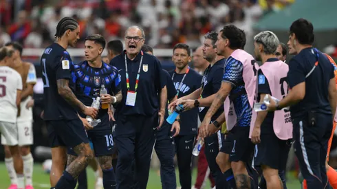 Bielsa sumó nuevo fracaso con Uruguay y quedó eliminado en fase de grupos del Mundial