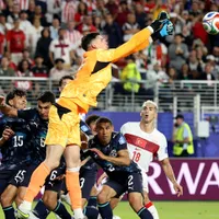 Paraguay acude a ex Colo Colo para derrotar a Alemania en el Mundial
