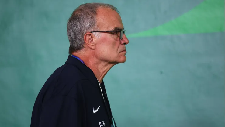 Marcelo Bielsa vive horas decisivas en Uruguay.