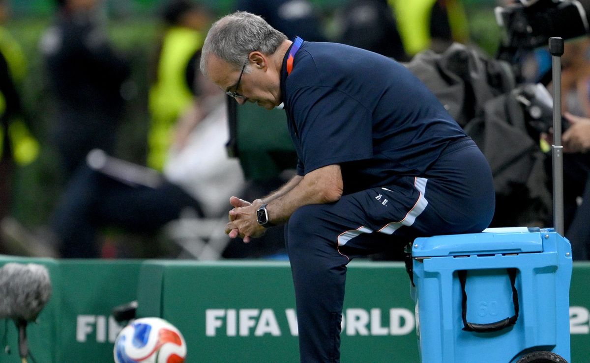 “Se manipuló todo para dejar mal parado a Bielsa”: jugador de Uruguay quema el camarín tras adiós del Mundial 2026
