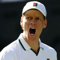 Jannik Sinner se salva de un nuevo papelón en Wimbledon