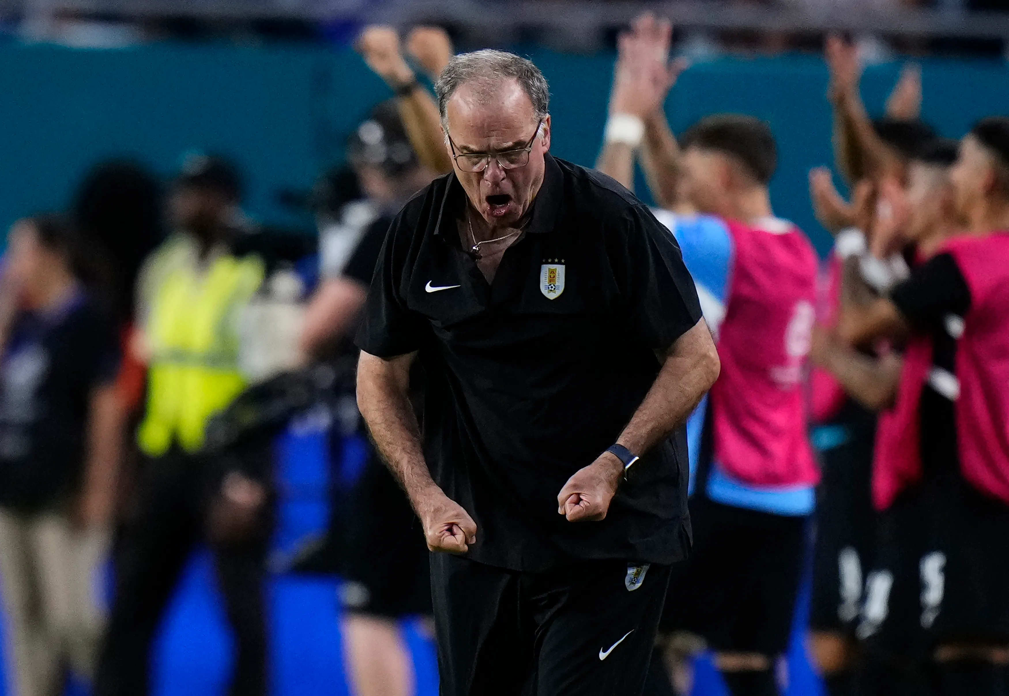 Marcelo Bielsa festeja un gol de Uruguay en la Copa América 2024. (Rich Storry/Getty Images).