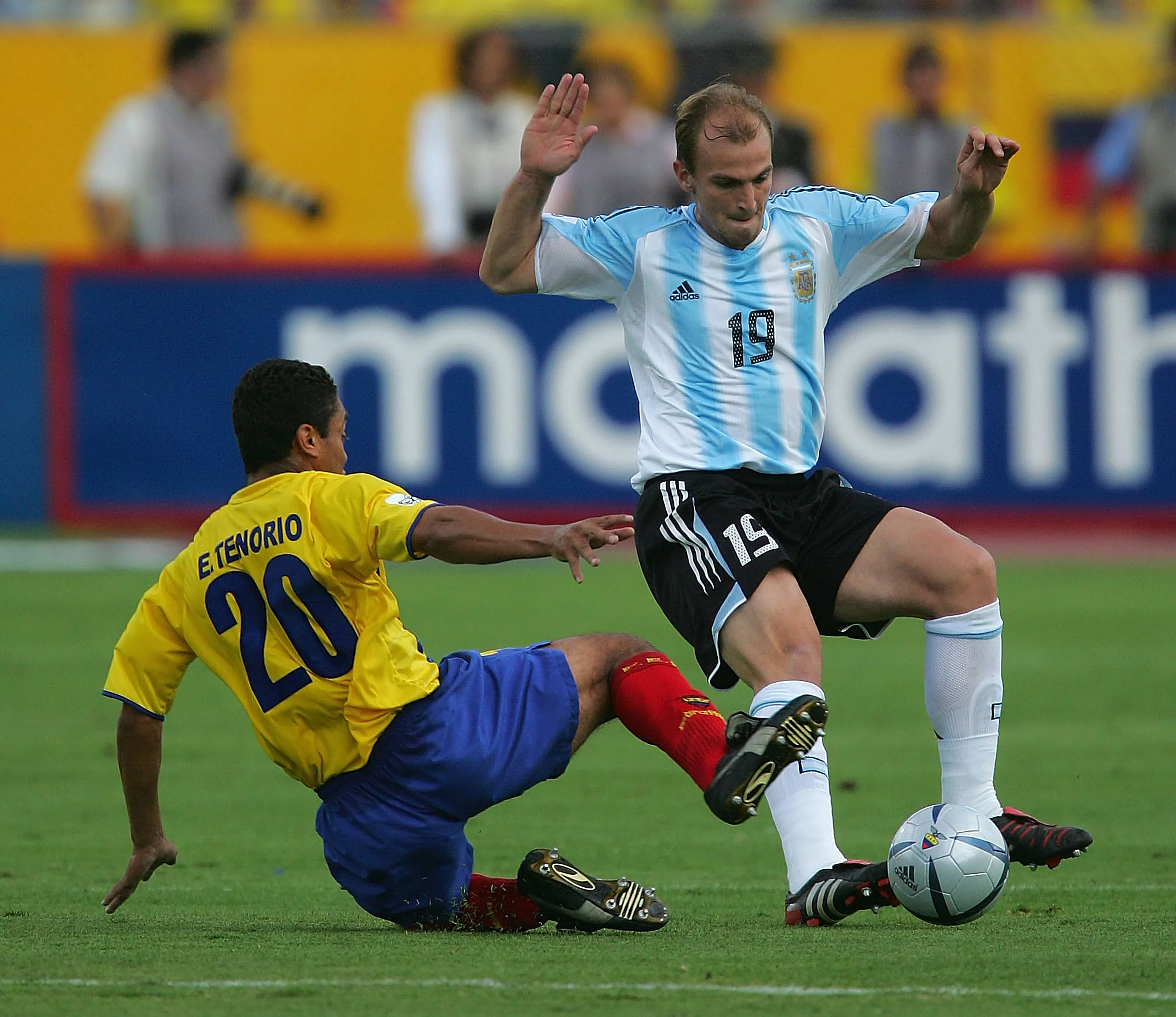 Esteban Cambiasso en acción por Argentina ante Ecuador. (Mike Hewitt/Getty Images).