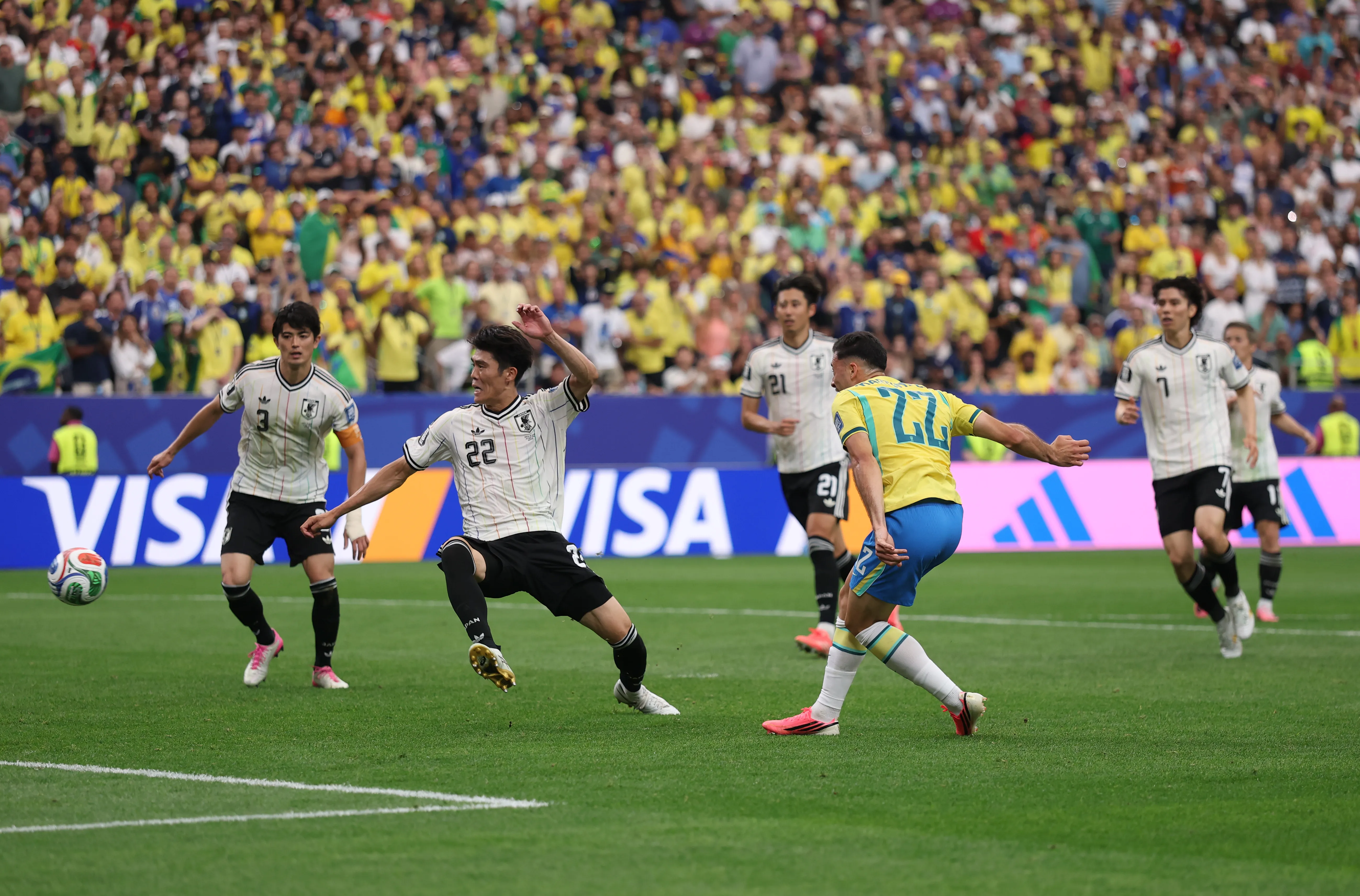 El remate de Gabriel Martinelli que sentenció la fiesta brasileña ante los japoneses. (Lars Baron/Getty Images).
