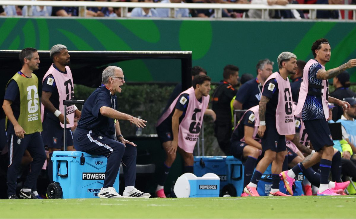 Afirman que Uruguay tiene listo al sustituto de Marcelo Bielsa tras papelón en el Mundial 2026