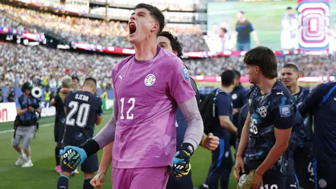 Orlando Gill celebró así tras la gran victoria paraguaya ante los teutones en los penales.