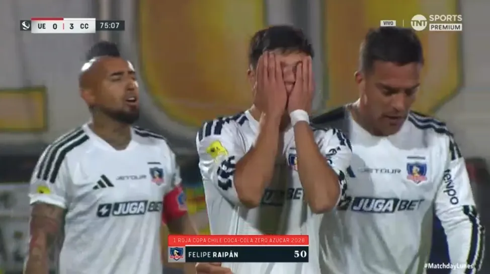 Raipán recibió el respaldo de sus compañeros como Arturo Vidal y Javier Méndez, y también de Fernando Ortiz