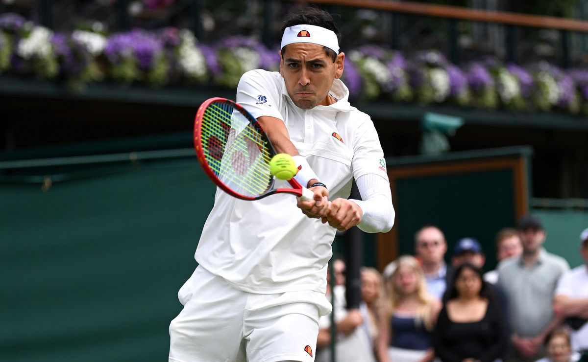 Alejandro Tabilo tiene un pésimo paso por Wimbledon y pierde sin dar pelea en primera ronda