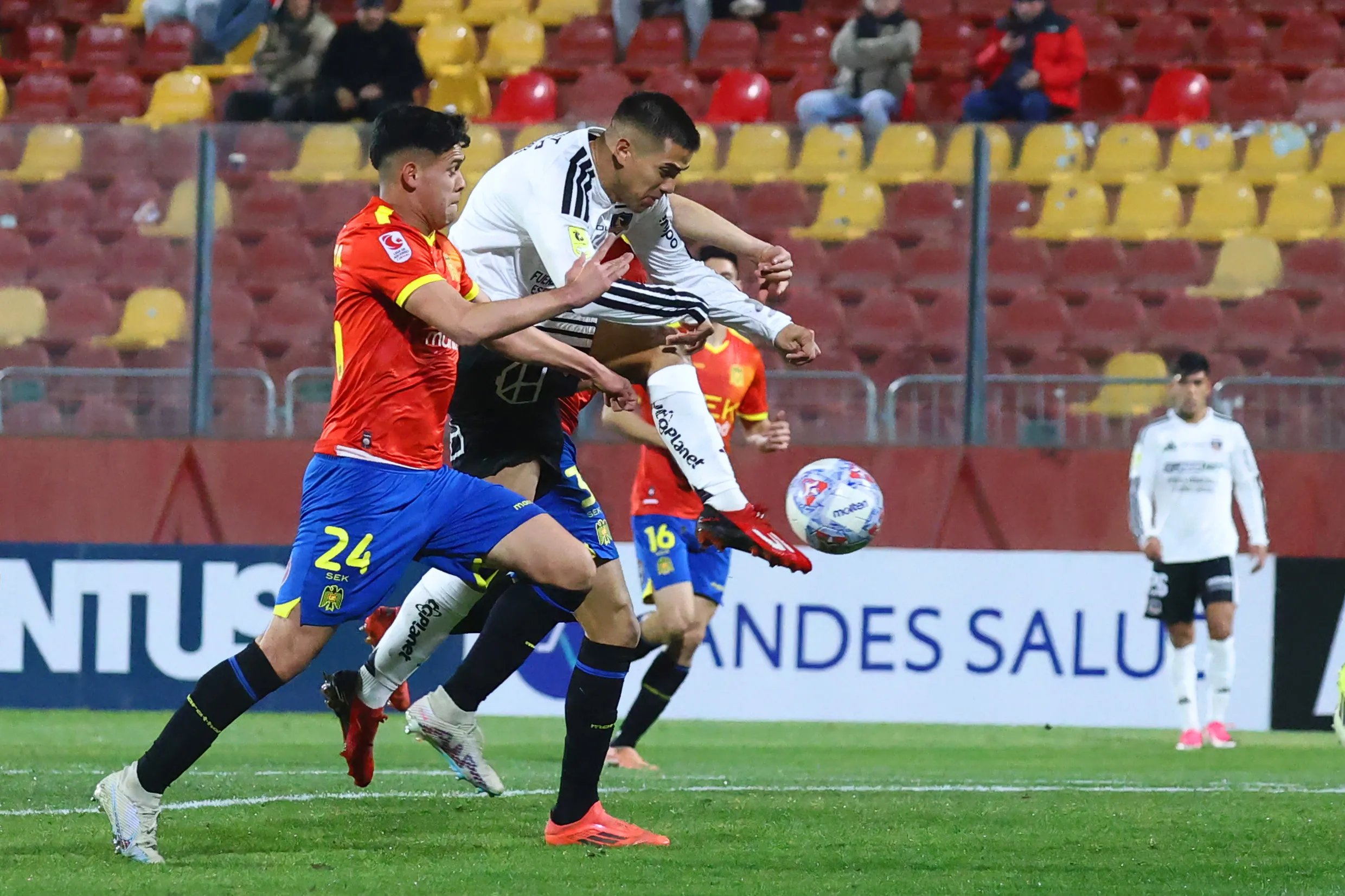 Ortiz quiere más jugadores para Colo Colo