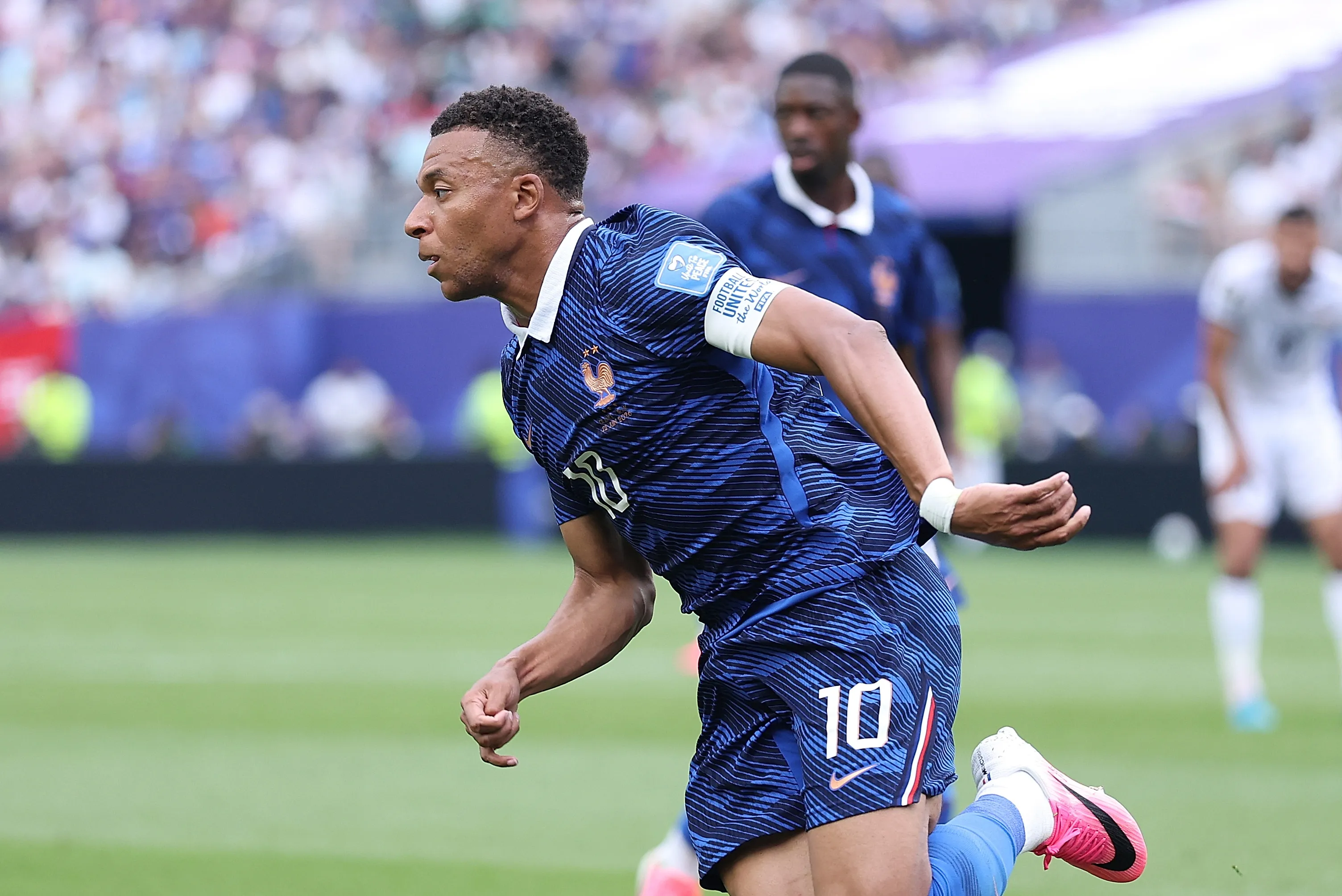 Kylian Mbappé lidera a Francia ante Suecia