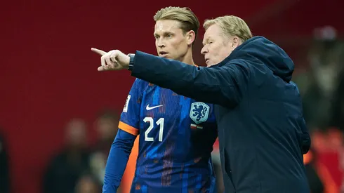 Ronald Koeman y Frenkie de Jong en los Países Bajos: el DT dispuso de una idea que el volante del Barça criticó tras la eliminación.