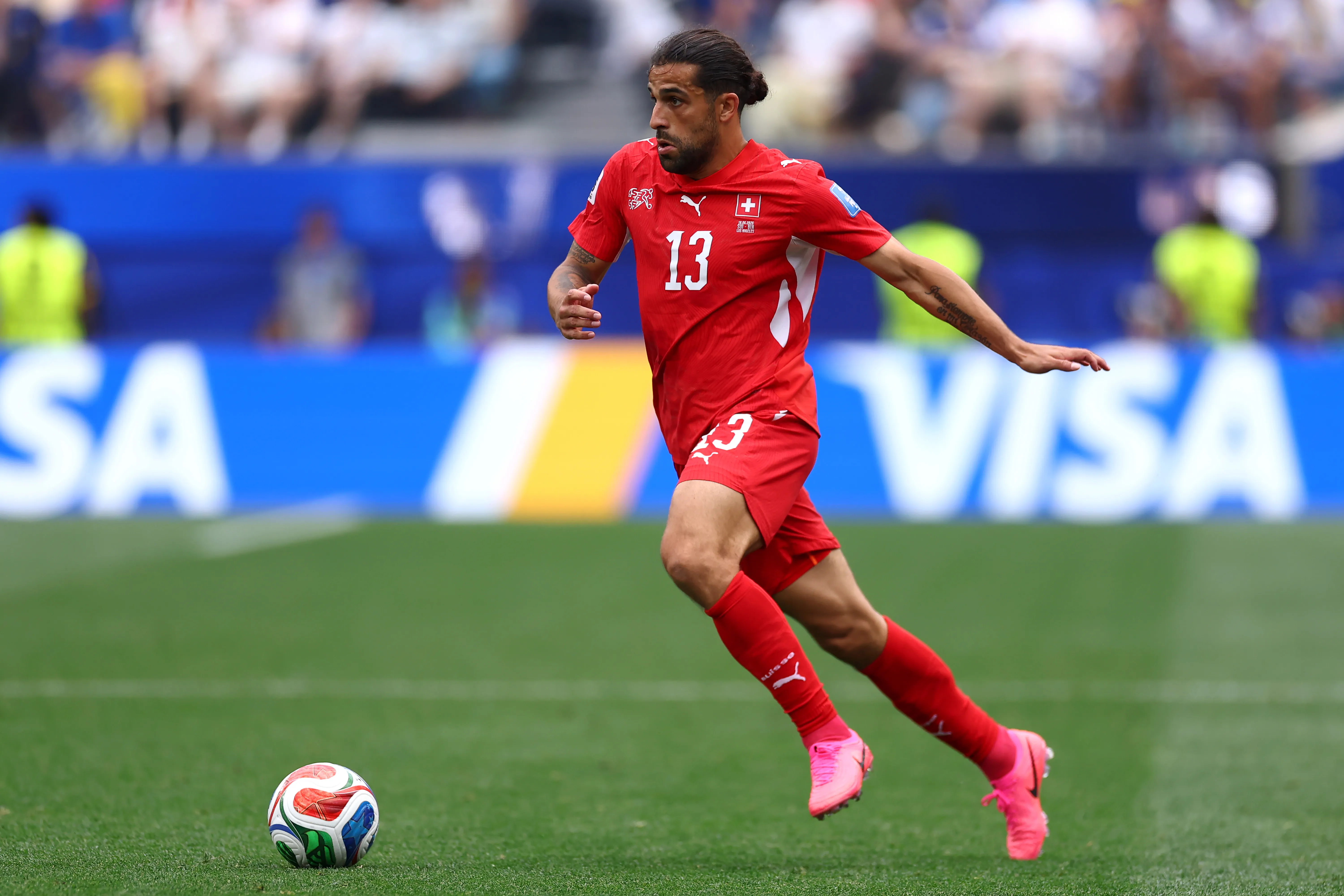 Ricardo Rodríguez quedó libre en pleno Mundial. (Photo by Dean Mouhtaropoulos/Getty Images)