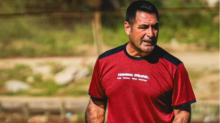 El mundialista de Francia 98 sigue ligado a las bancas.