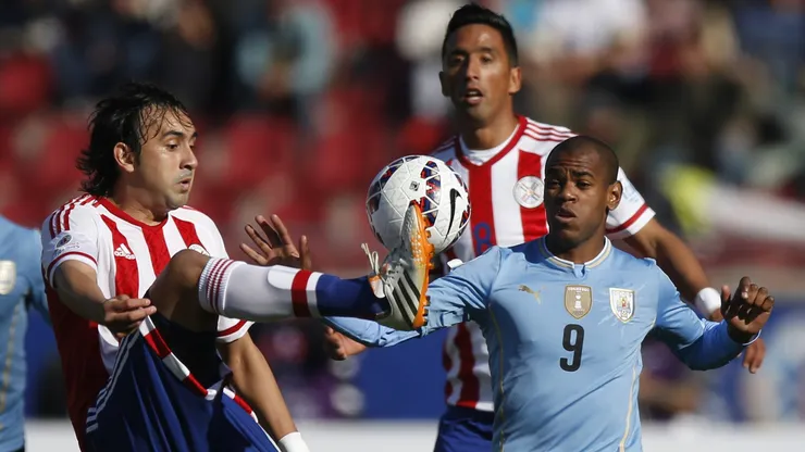 Osmar Molinas y Lucas Barrios, dos ex Colo Colo que jugaron la Copa América 2015.