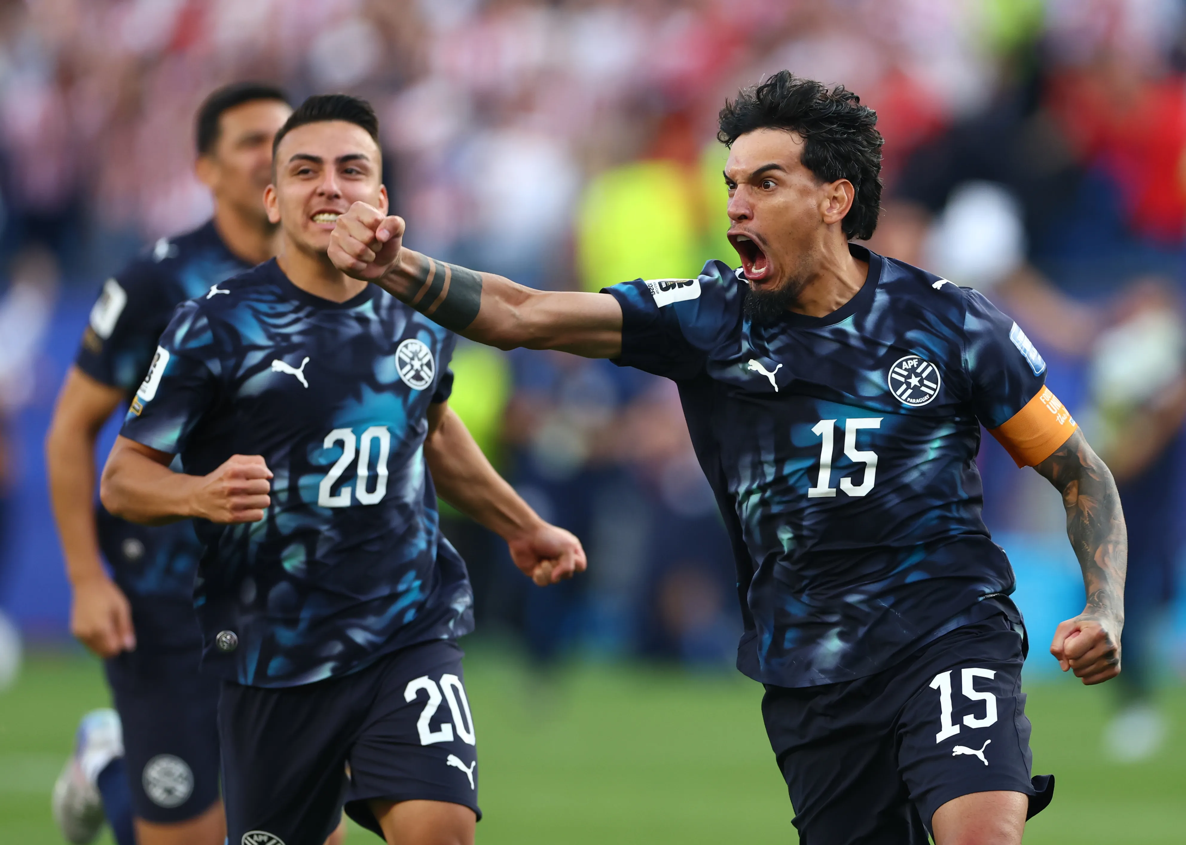 Gustavo Gómez, el capitán de Paraguay, festejó así el triunfazo. (Robert Cianflone/Getty Images).