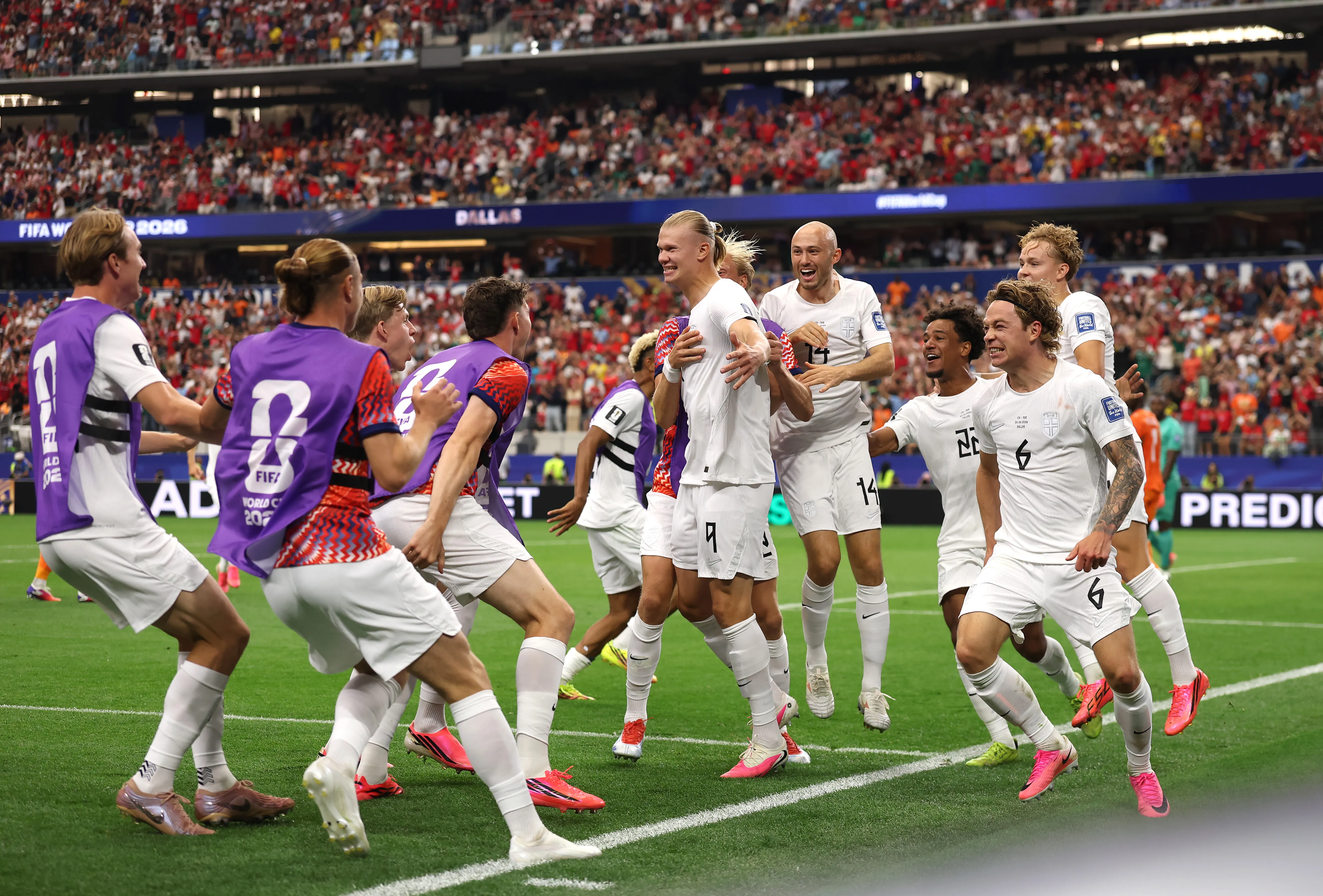 El festejo del 2-1 de Noruega ante los marfileños. (Lars Baron/Getty Images).
