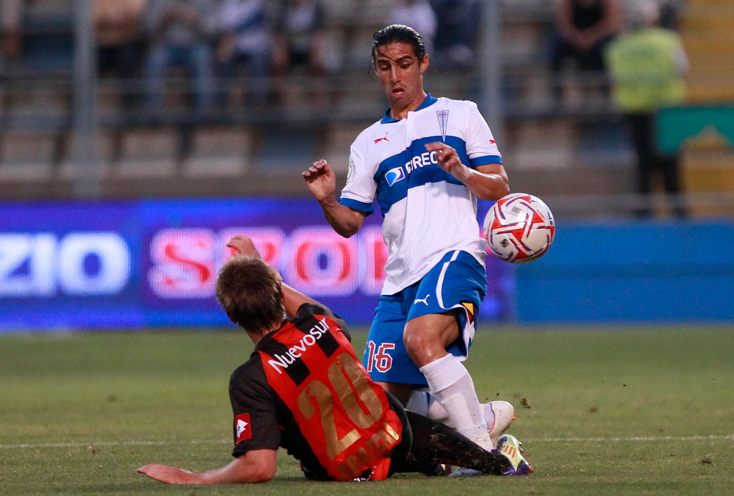 Matías Pérez en acción por Universidad Católica vs Rangers de Talca. (MARCELO HERNANDEZ/PHOTOSPORT).