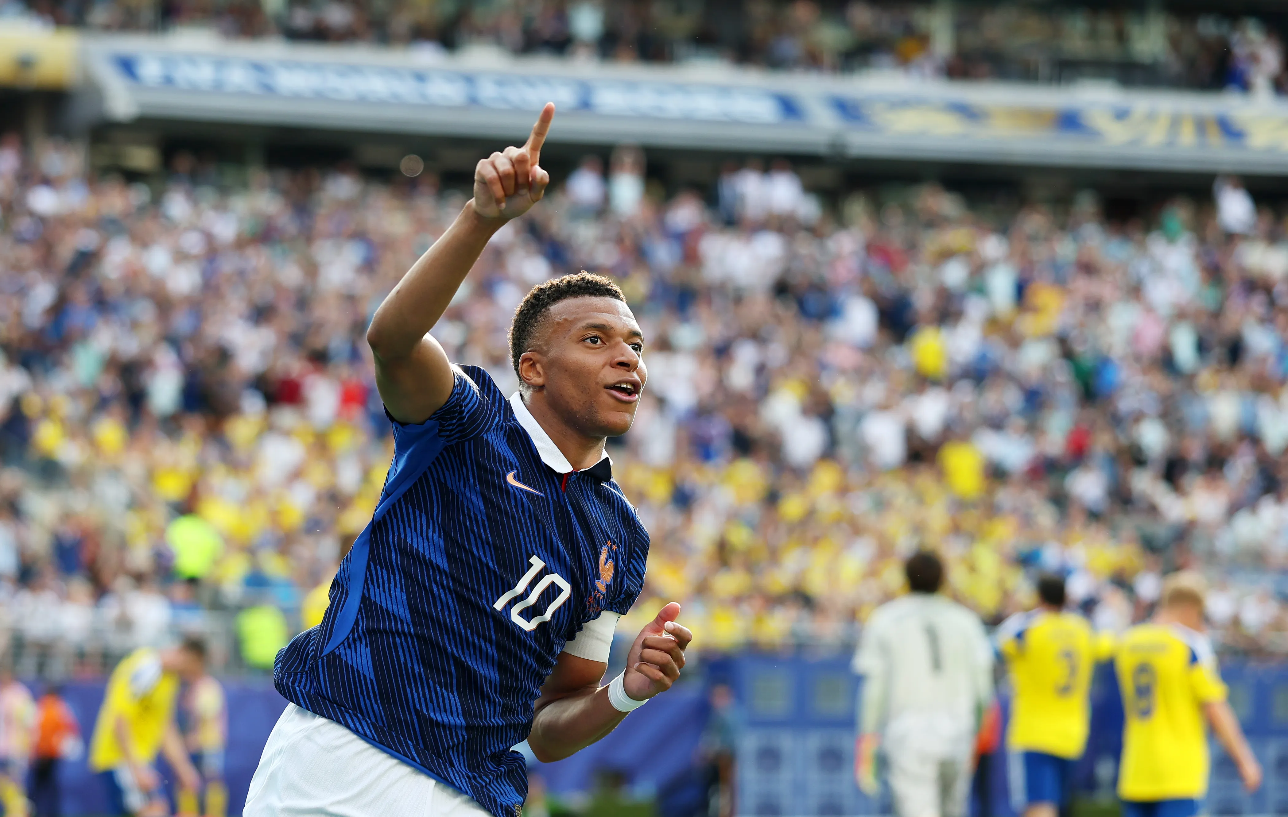 Kylian Mbappe marcó dos goles por Francia ante Suecia. (Photo by Al Bello/Getty Images)