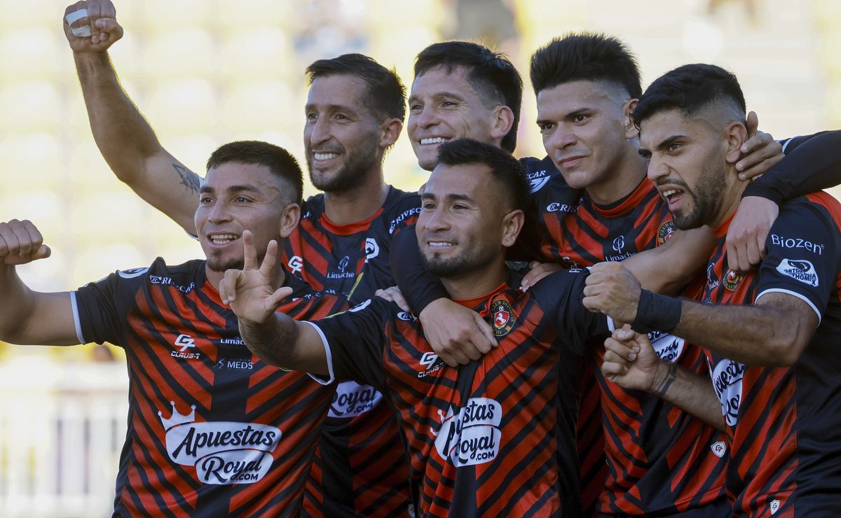 Limache prepara un inesperado fichaje: llega desde Paraguay y jugó la Libertadores