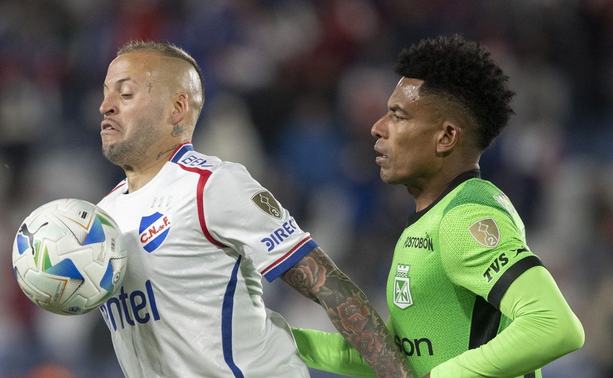 ¿Espera por la U de Chile? Reportan que excompañero de Eduardo Vargas “rechazó tres propuestas”