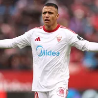 ¿Alexis a la U? Giro de última hora: no renueva y deja el Sevilla