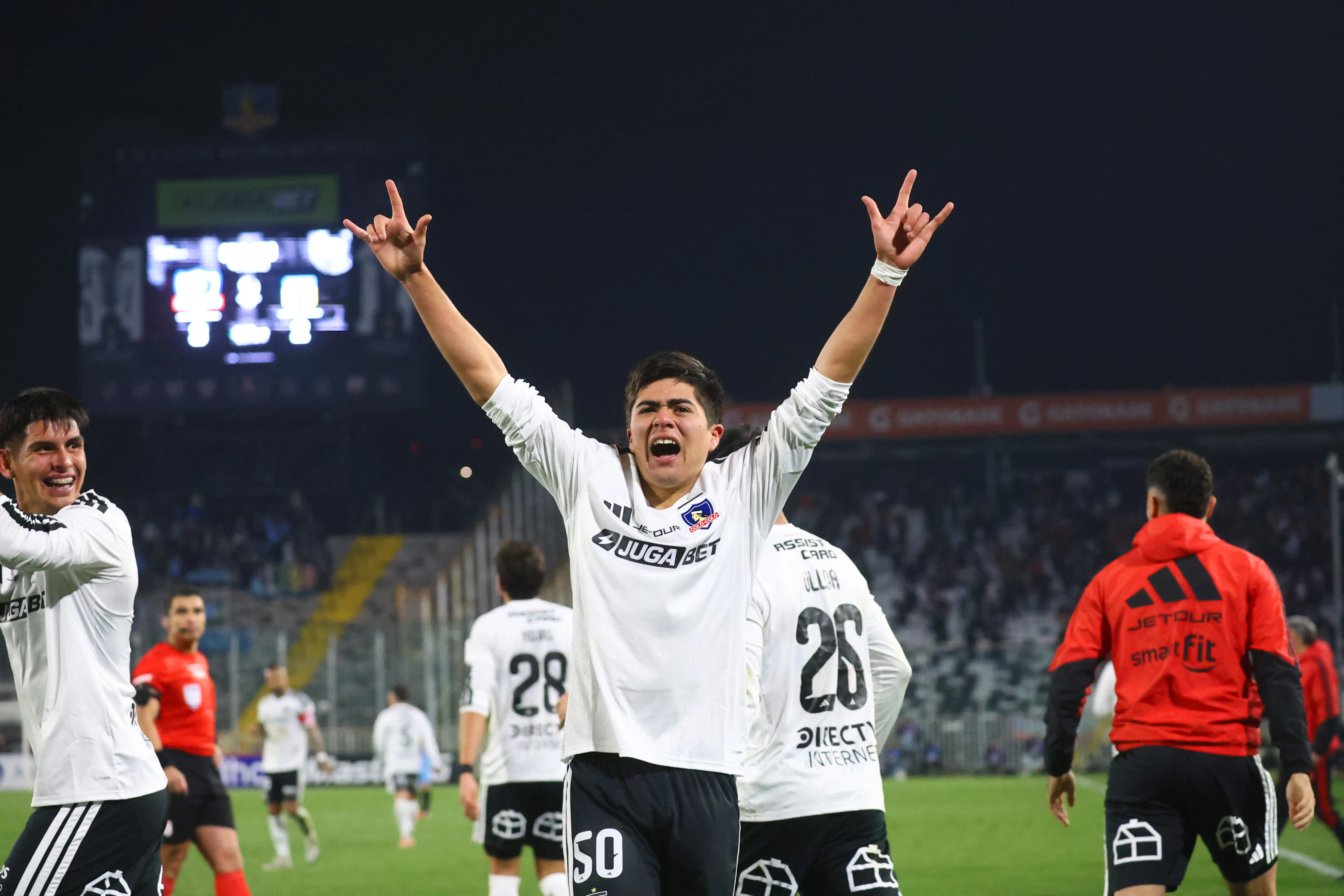 Felipe Raipán en cosa de días anotó su primer gol y se fue expulsado en Colo Colo. | Foto: Photosport.