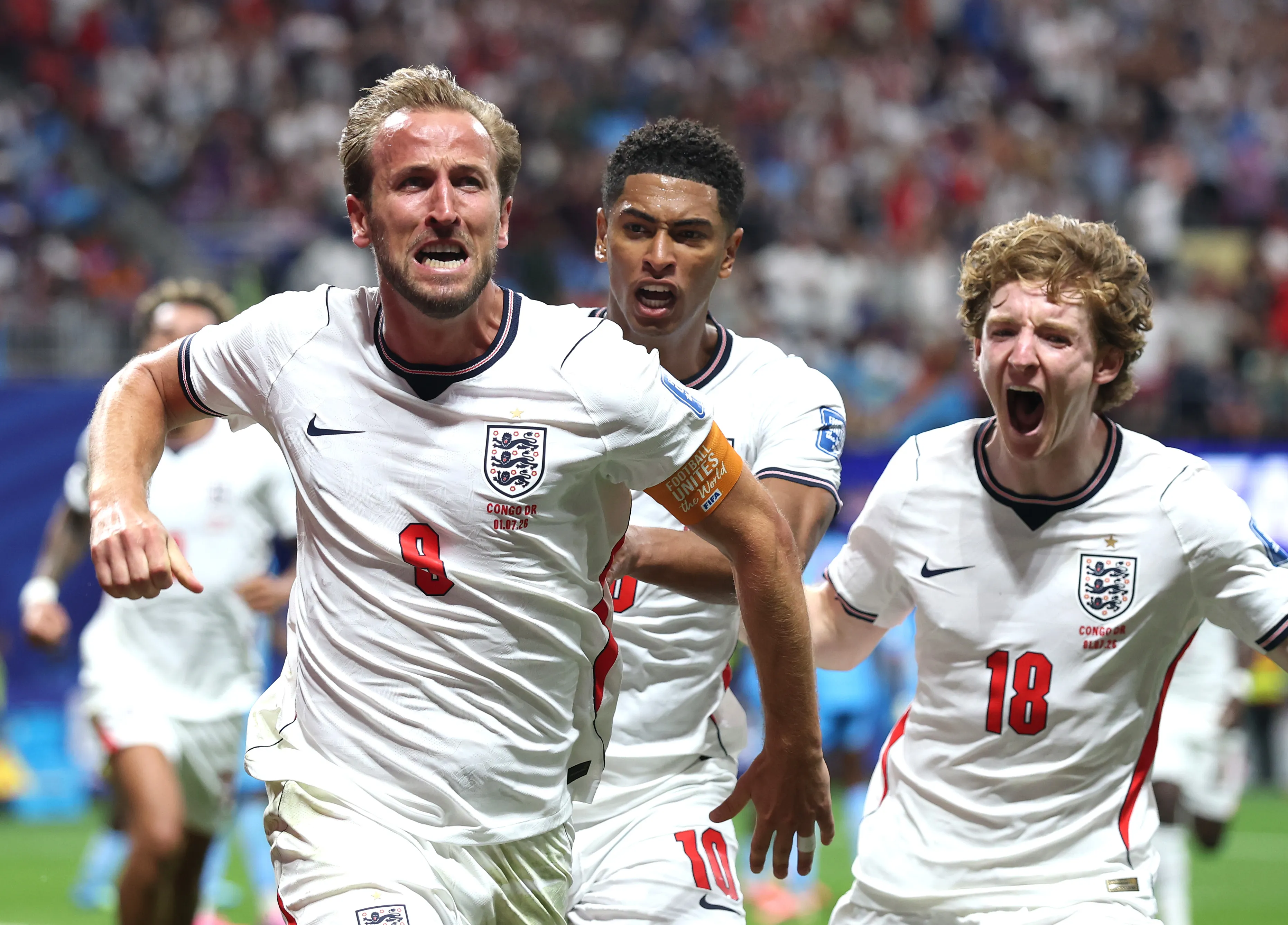El festejo de Kane, Gordon y Bellingham ante RD Congo. (Richard Pelham/Getty Images).