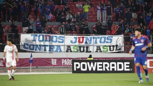 Los de Abajo están movilizados contra la dirigencia de Azul Azul.