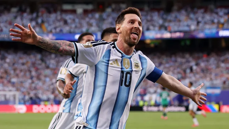 Messi y el dispar criterio para sus faltas.
