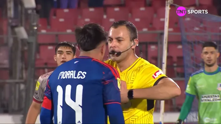 Marcelo Morales le dijo de todo al árbitro Diego Flores.