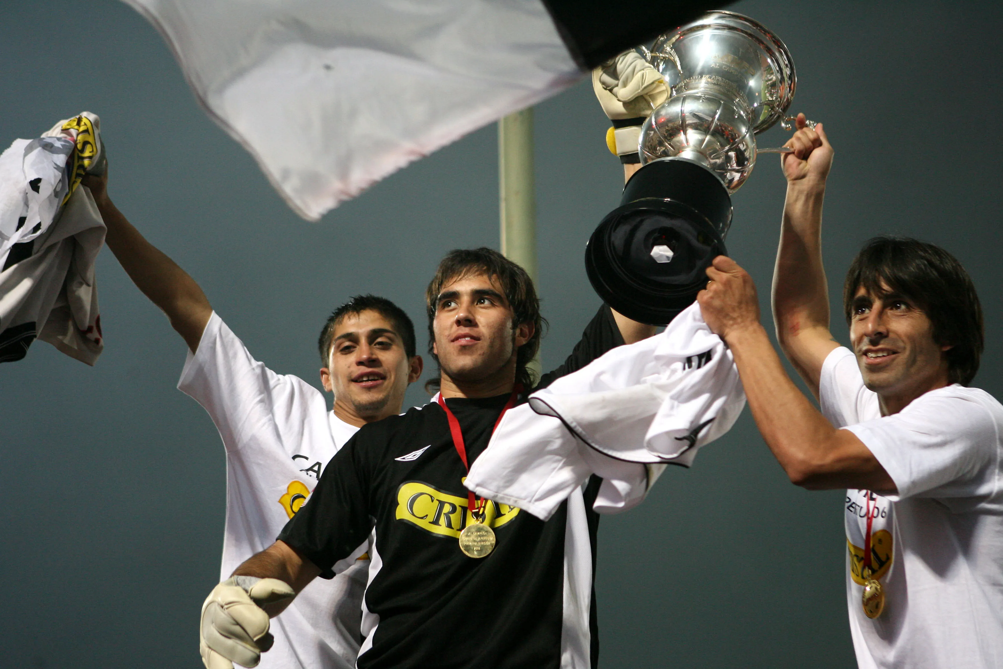 Claudio Bravo fue uno de los grandes héroes de Colo Colo en esa final de Apertura 2006. | Foto: Photosport.