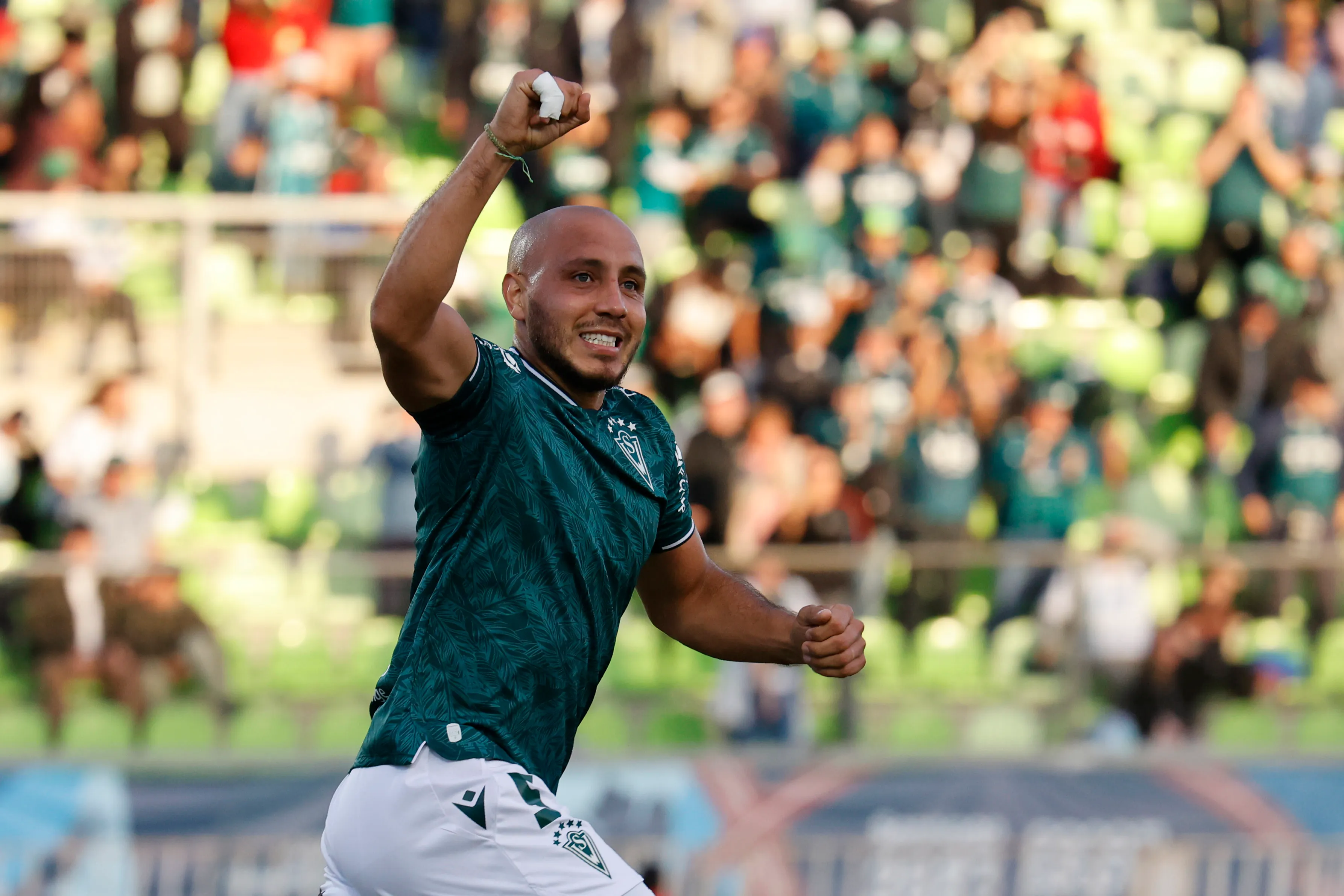 El defensa regresaría al campeonato nacional/Photosport