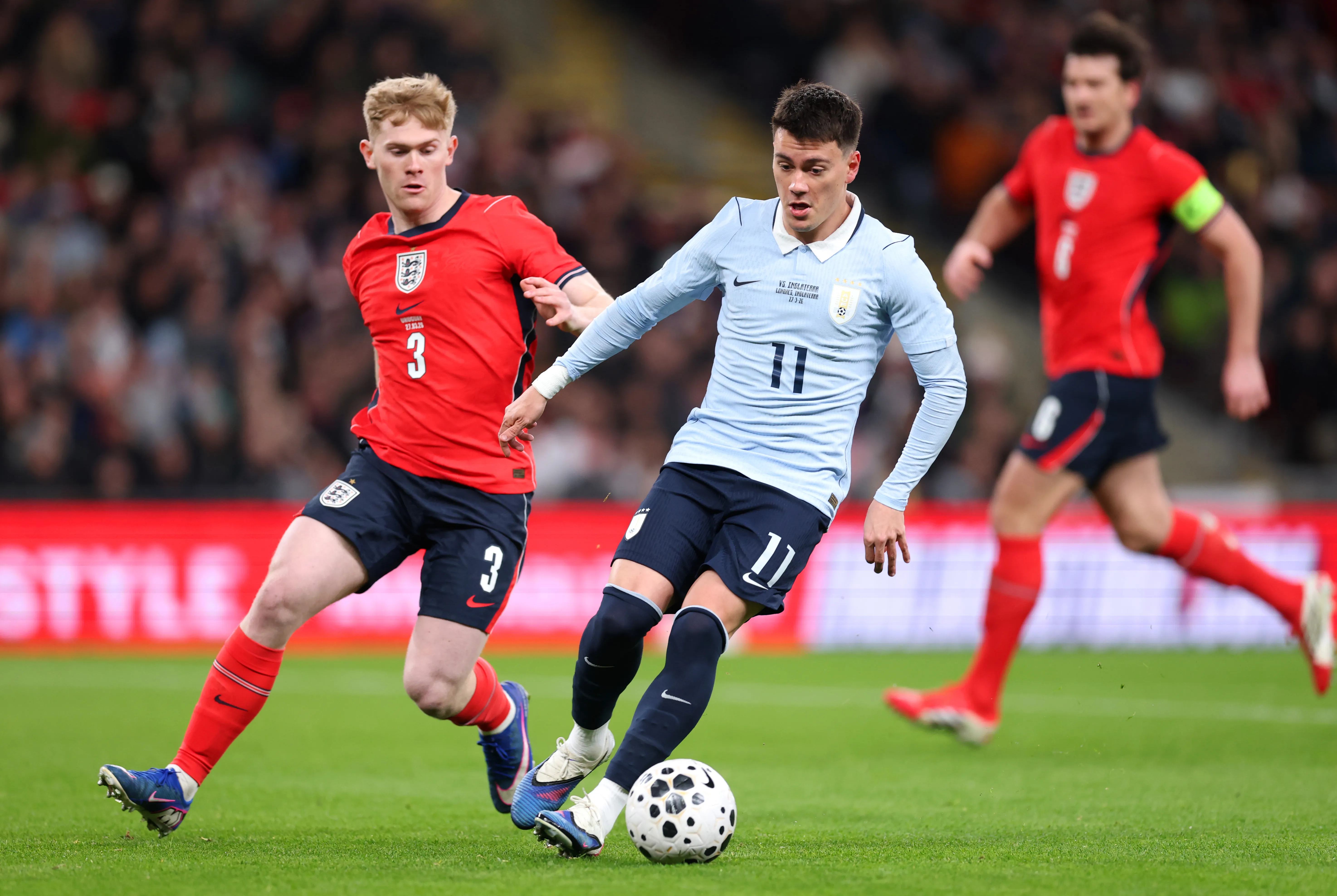 Facundo Pellistri en acción durante un amistoso vs Inglaterra. (Julian Finney/Getty Images).