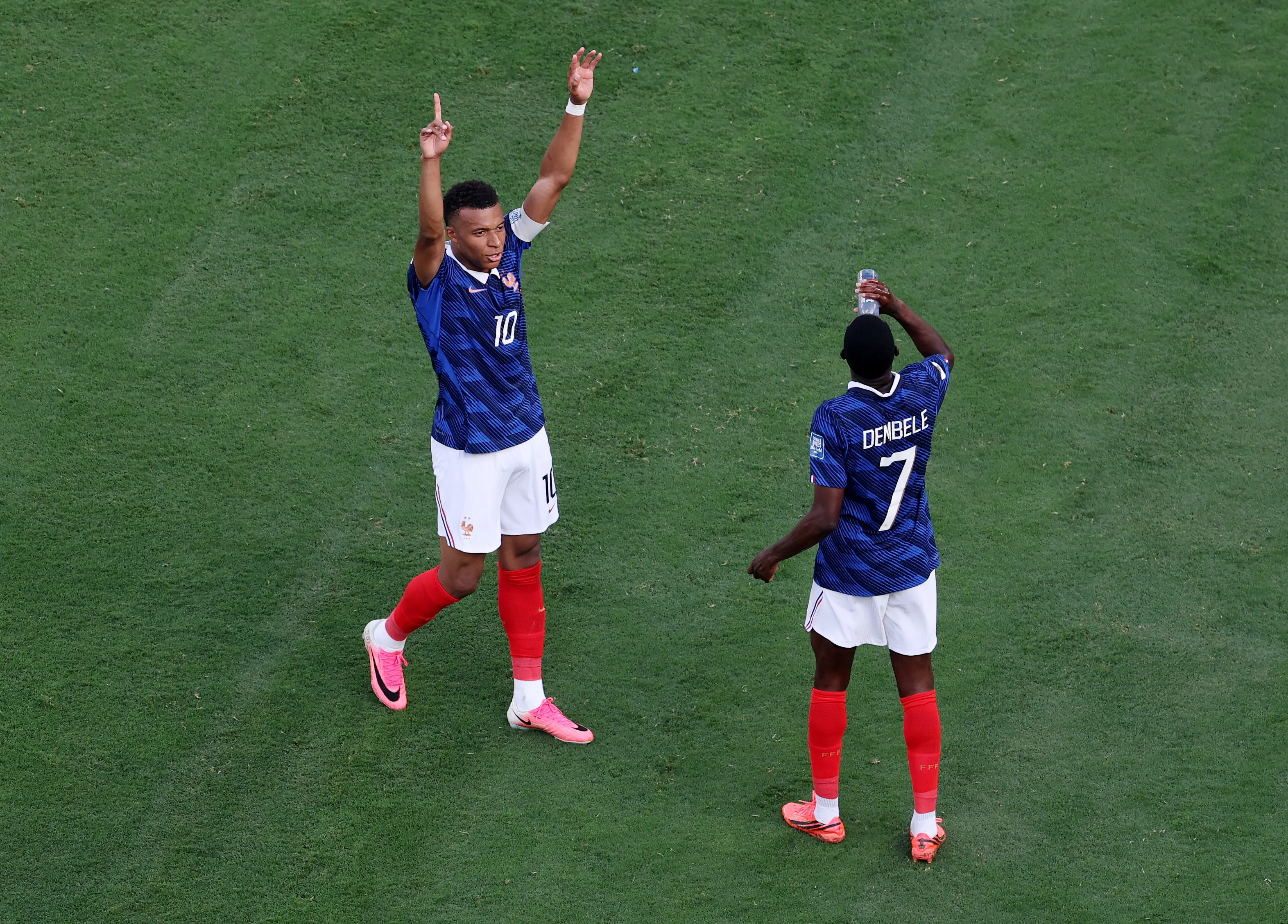 Mbappé y Dembélé festejan en la victoria de Francia vs Suecia en el Mundial 2026. (Justin Setterfield/Getty Images).