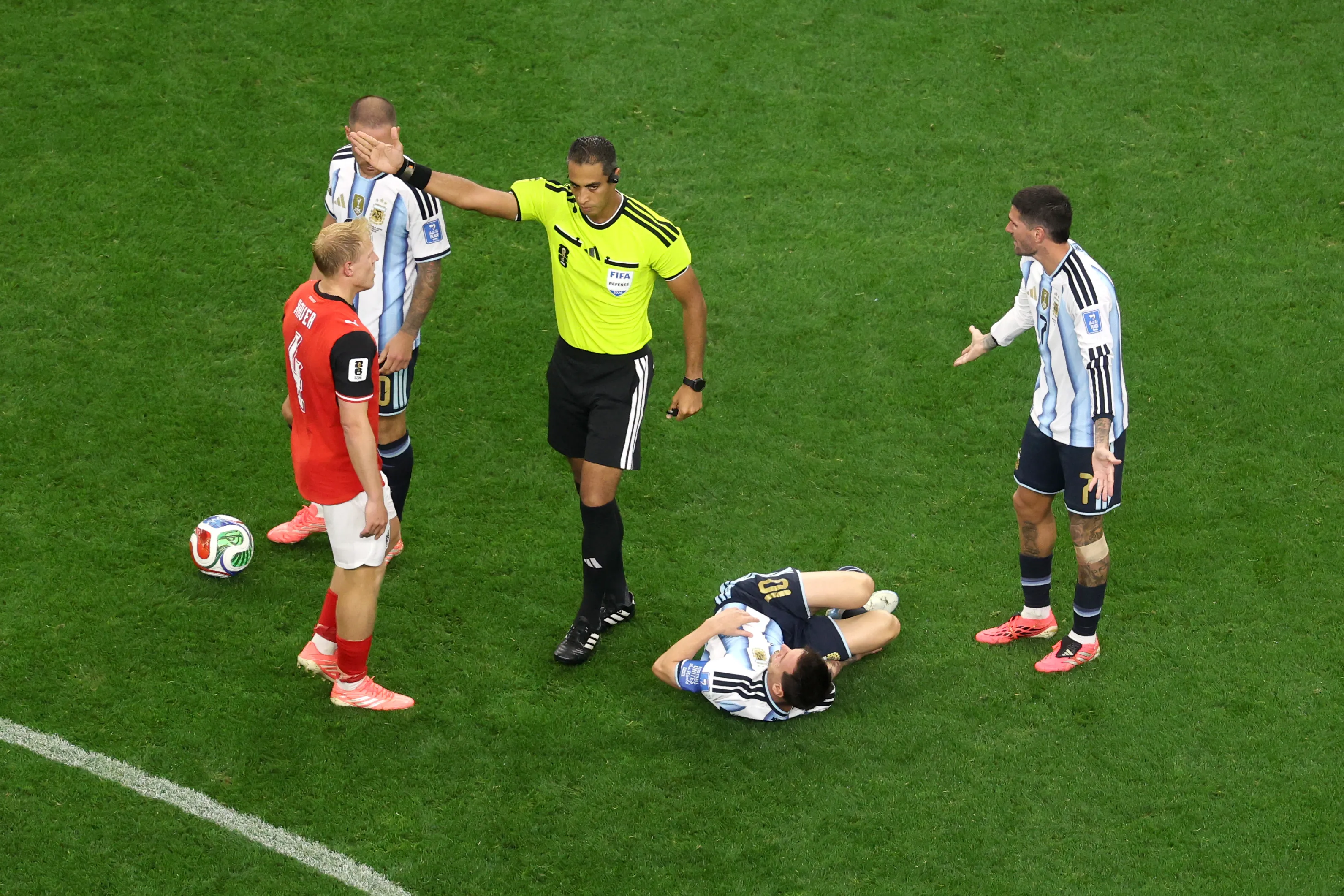 El arbitraje ha jugado a favor de Argentina durante el Mundial 2026. Foto: Getty Images.