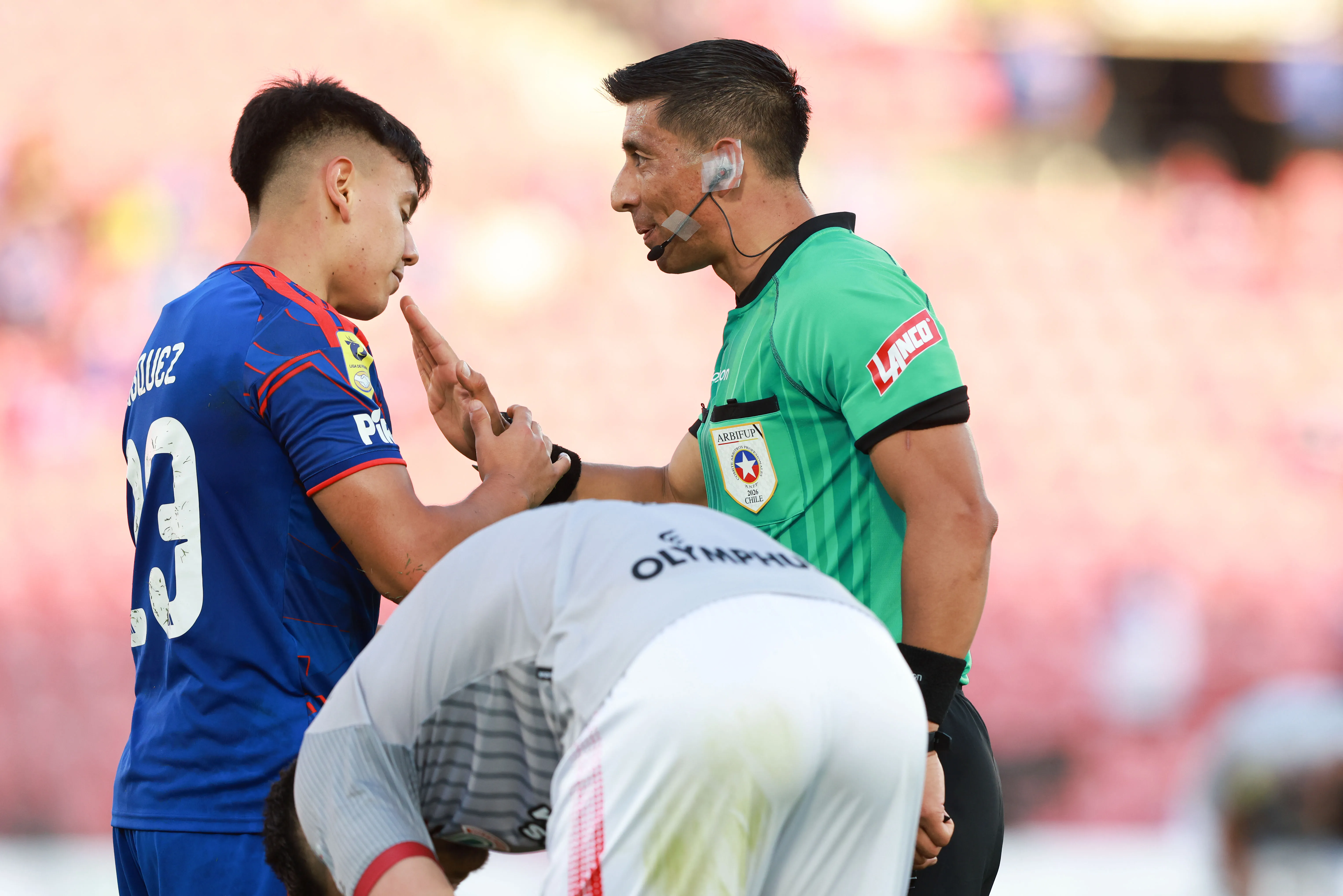 Claudio Díaz estuvo en el estreno de Gago en la U y fue derrota. Foto: Felipe Zanca/Photosport