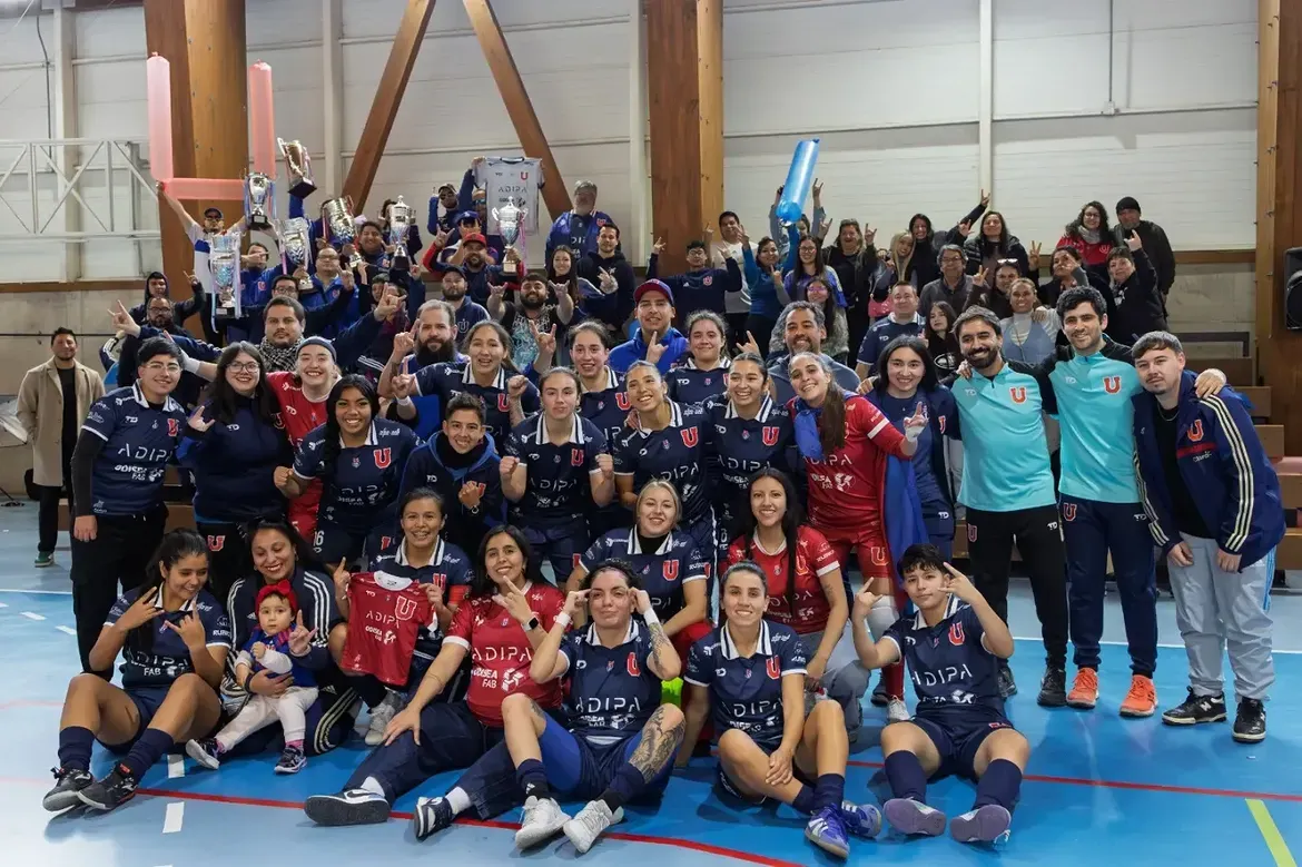 Hazte socio del Círculo de amigos y amigas del FUTSAL Universidad de Chile en @uchfutsal.cl